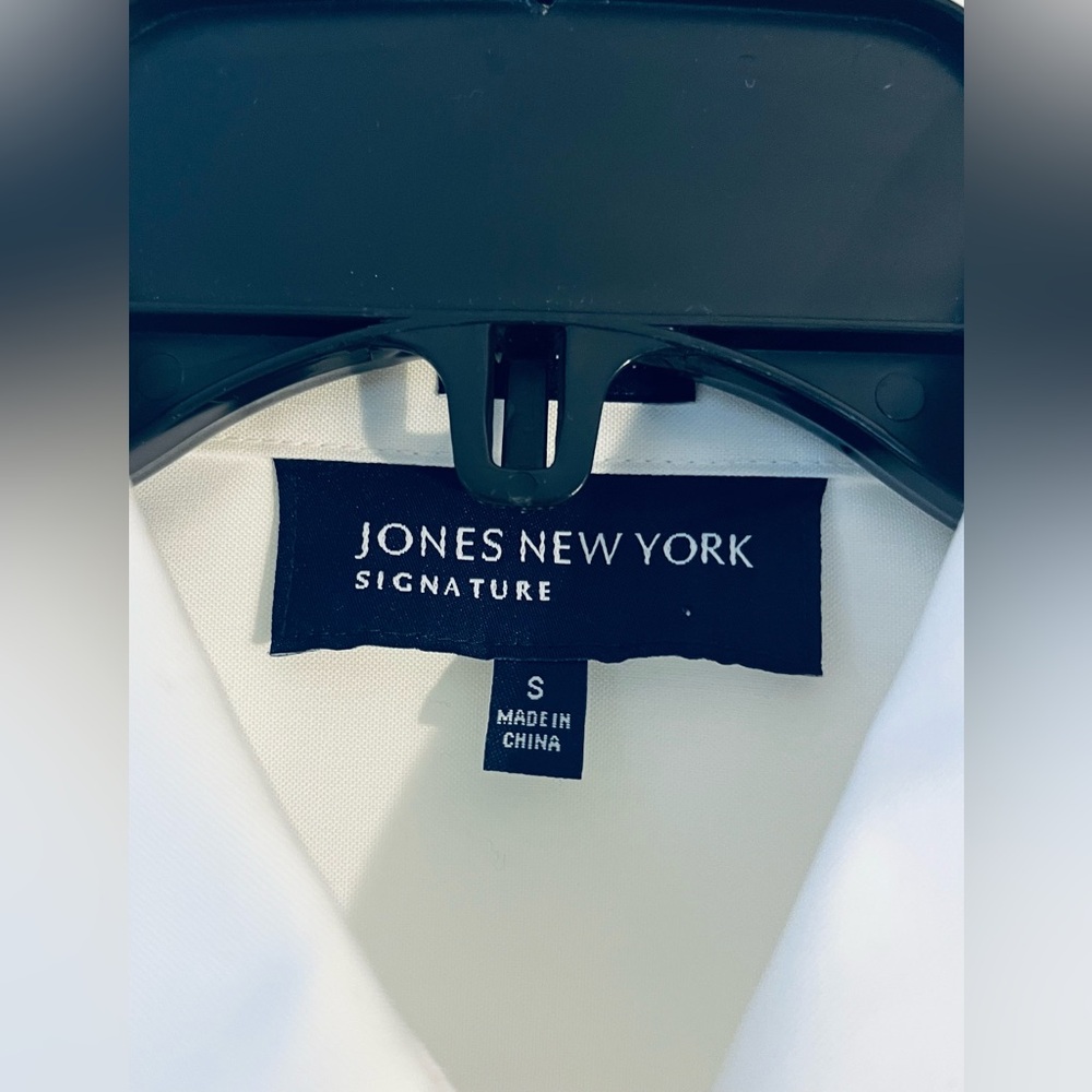 NWOT JONES NEW YORK (Signature) Classic Button-Front Women's Blouse. Size: Small - Picture 7 of 10